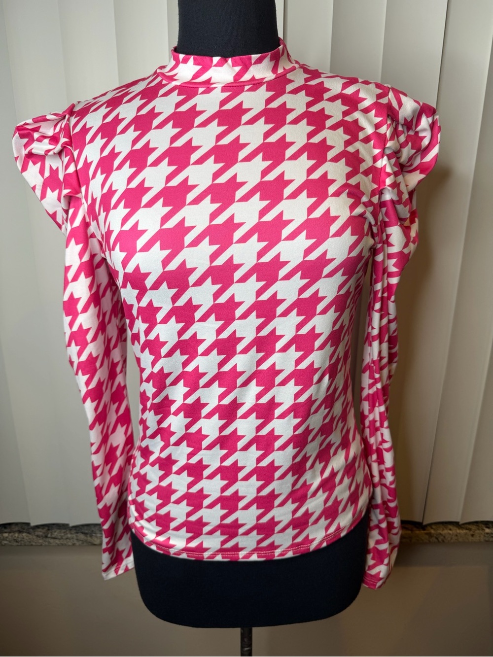 Magnolia Pink and White Houndstooth Mock Neck Long Sleeve Top Size Large NEW
